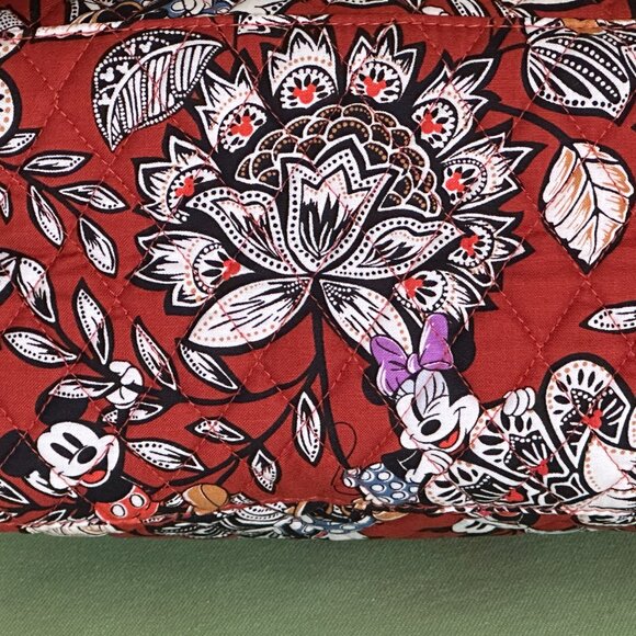 VERA BRADLEY DISNEY LUNCH CROSSBODY BAG :NWT MICKEY & MINNIE'S FLIRTY FLORAL - Picture 12 of 16